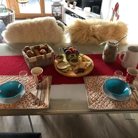 In Car-free - Hop In Nest