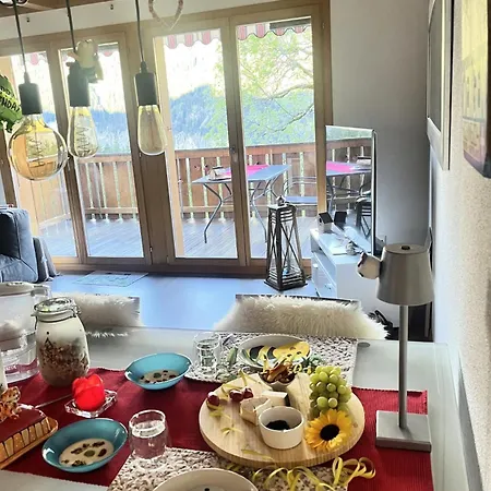 Bed & Breakfast In Car-free - Hop In Nest