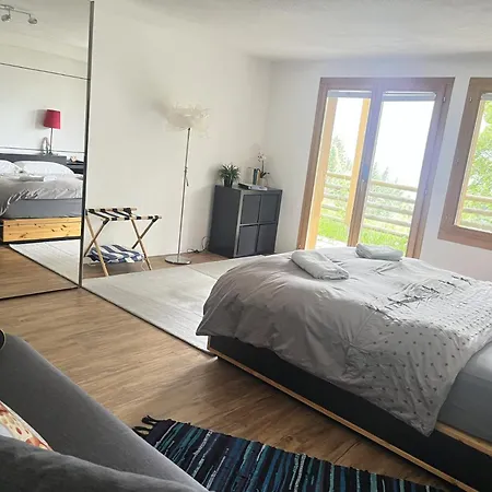 In Car-free - Hop In Nest 3*